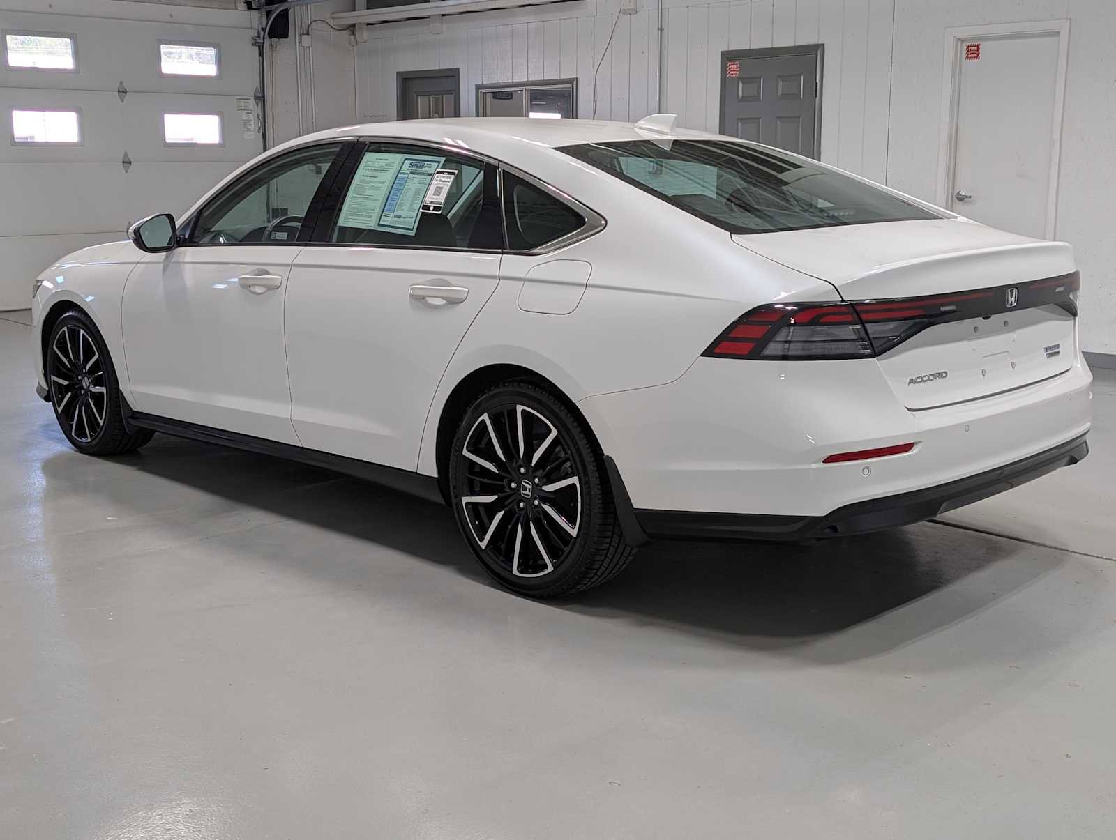 Used 2023 Honda Accord Touring image 10