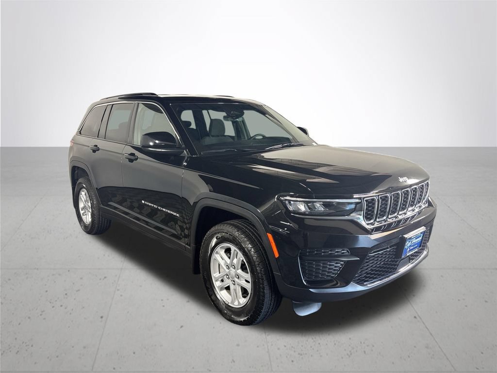 Certified 2025 Jeep Grand Cherokee Laredo w/ MOPAR Finishing Package AWD/4WD image 5