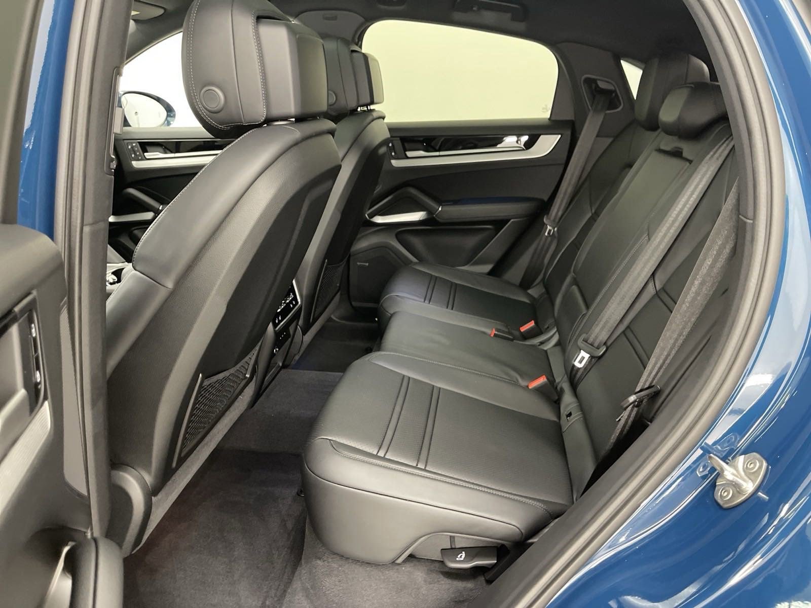 New 2025 Porsche Cayenne Coupe image 14