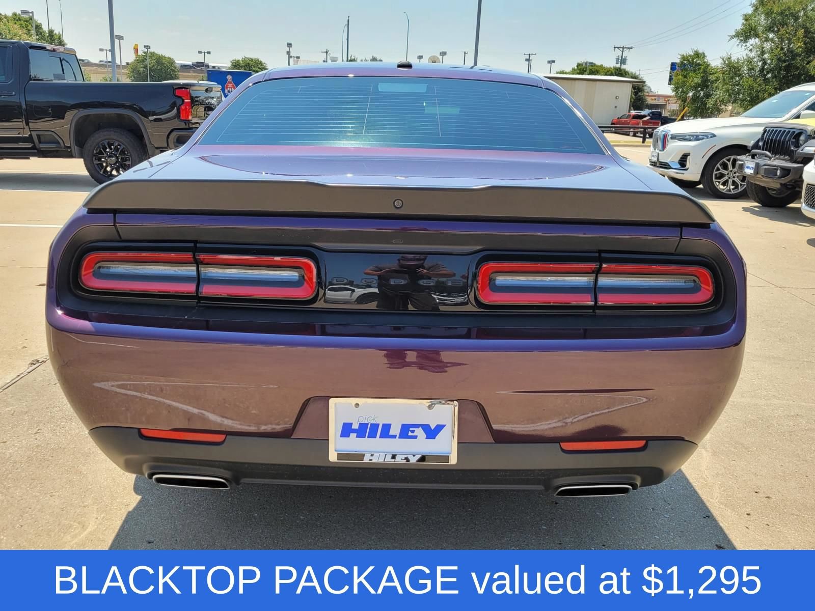 Used 2020 Dodge Challenger SXT w/ Blacktop Package RWD video 3
