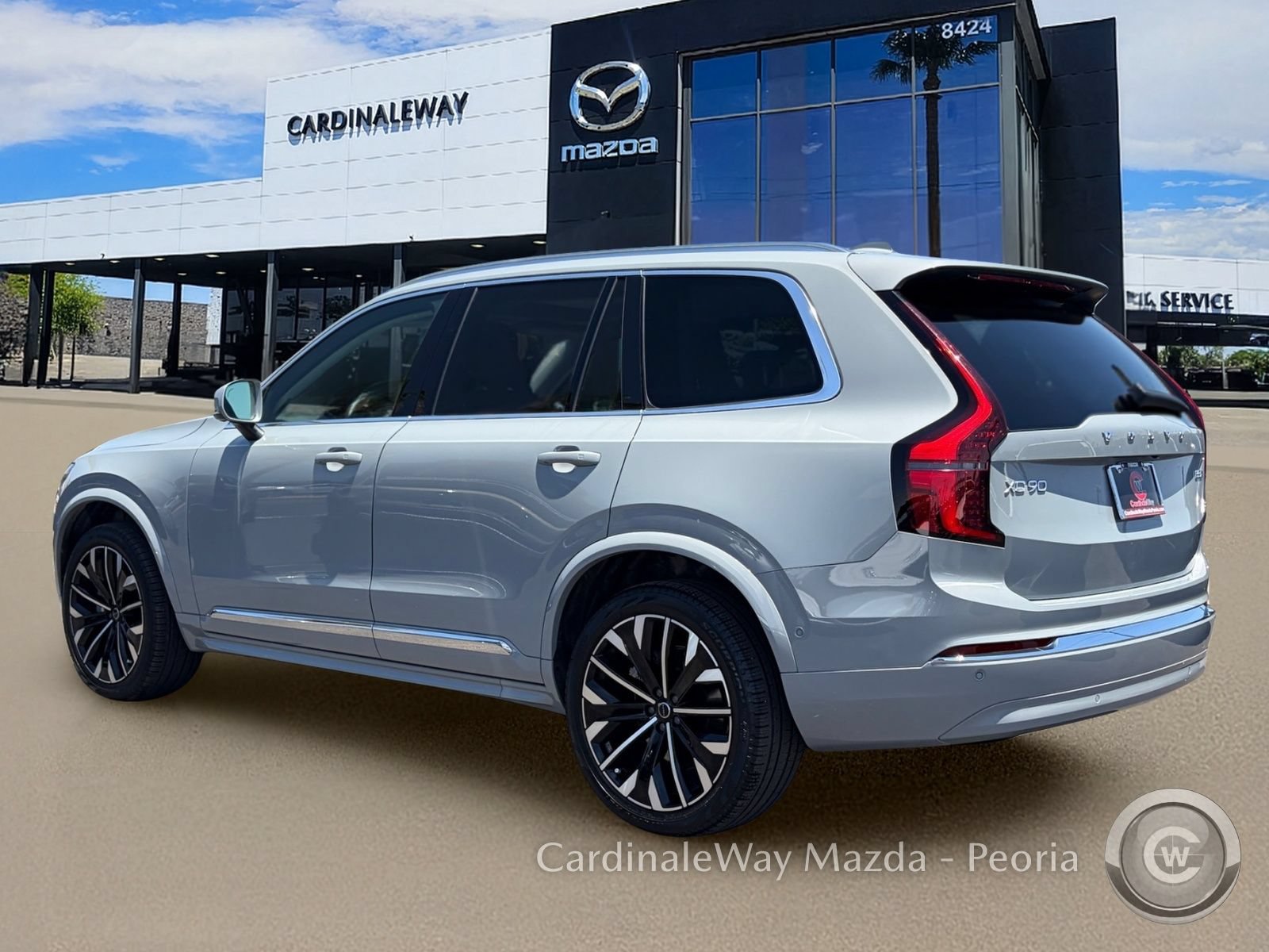 Used 2025 Volvo XC90 B5 Plus AWD/4WD image 4