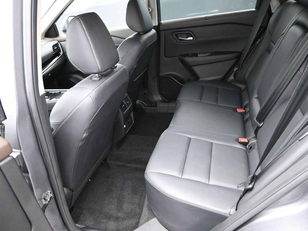 Used 2023 Nissan Rogue SL w/ SL Premium Package image 12