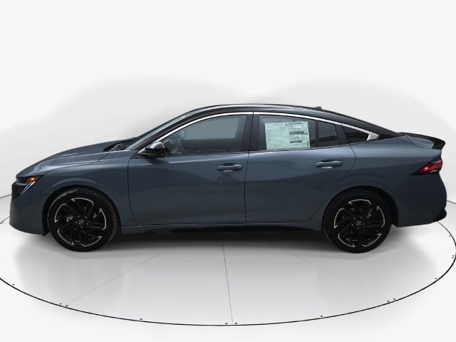 New 2027 Nissan Sentra SR w/ Floor Mat Package FWD image 9