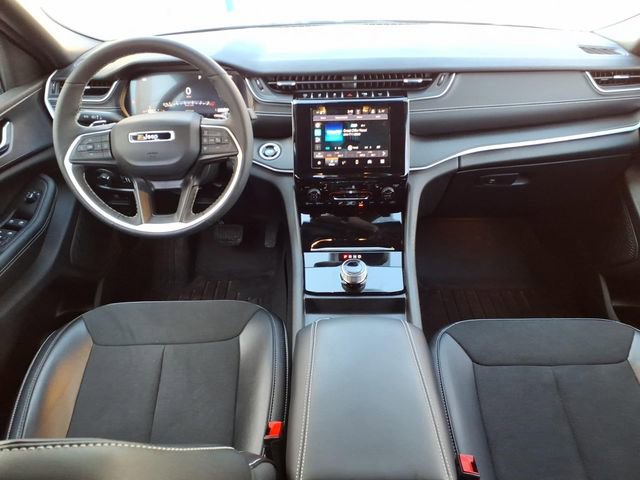 Used 2024 Jeep Grand Cherokee Altitude image 27