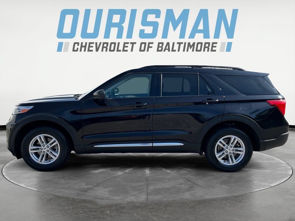 Used 2023 Ford Explorer XLT w/ Equipment Group 202A AWD/4WD image 3