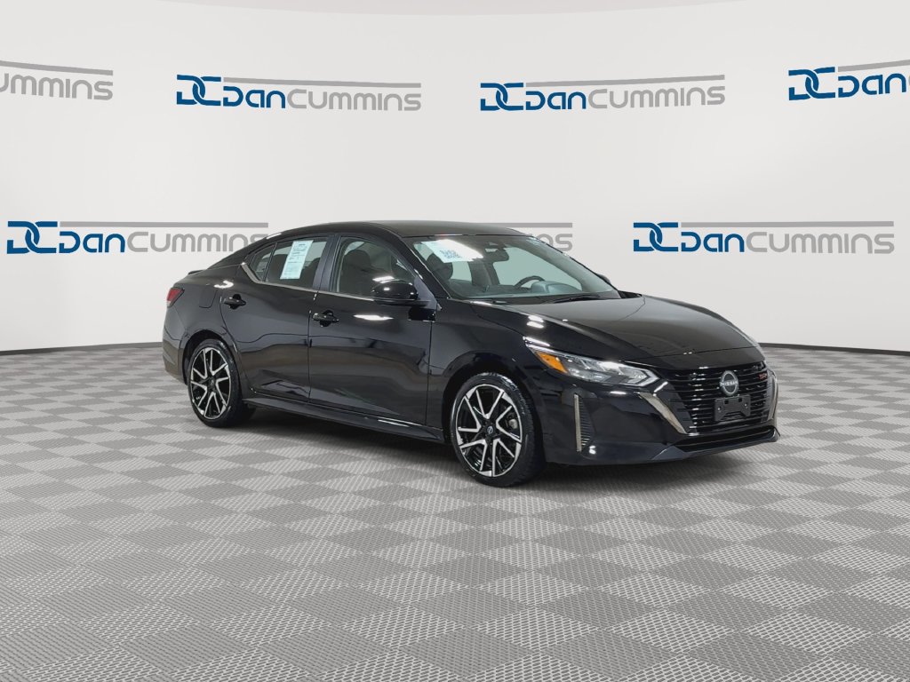 Used 2025 Nissan Sentra SR FWD image 2
