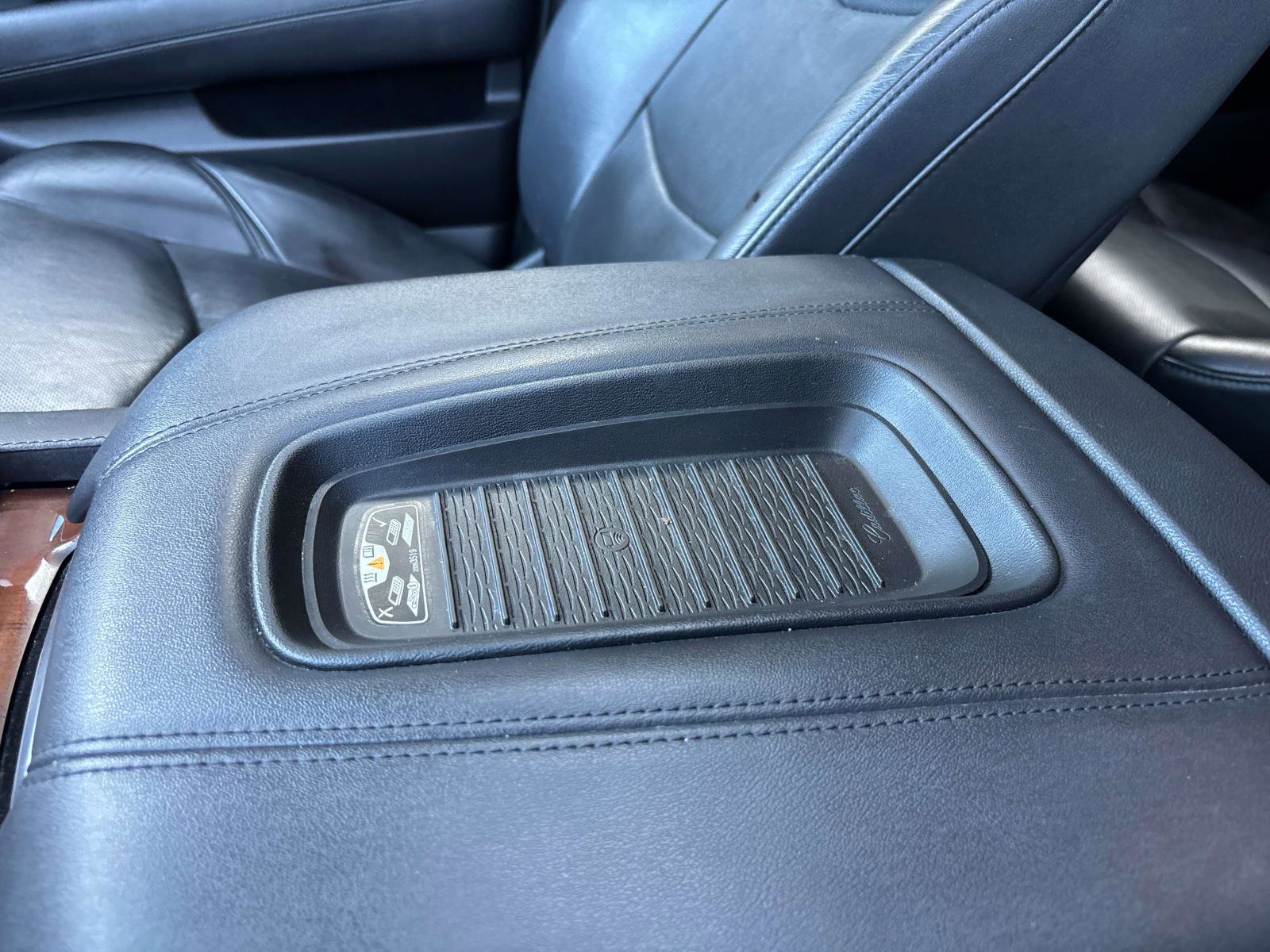 Used 2020 Cadillac Escalade ESV Luxury image 30