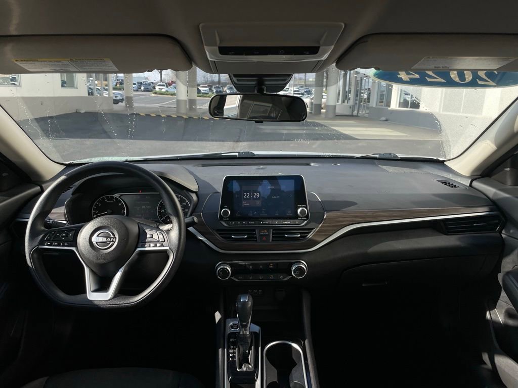 Used 2024 Nissan Altima 2.5 SV image 10