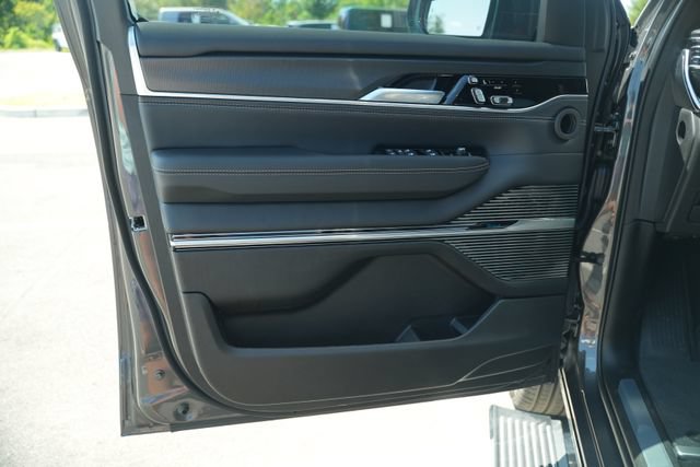 New 2026 Jeep Grand Wagoneer Summit AWD/4WD image 13