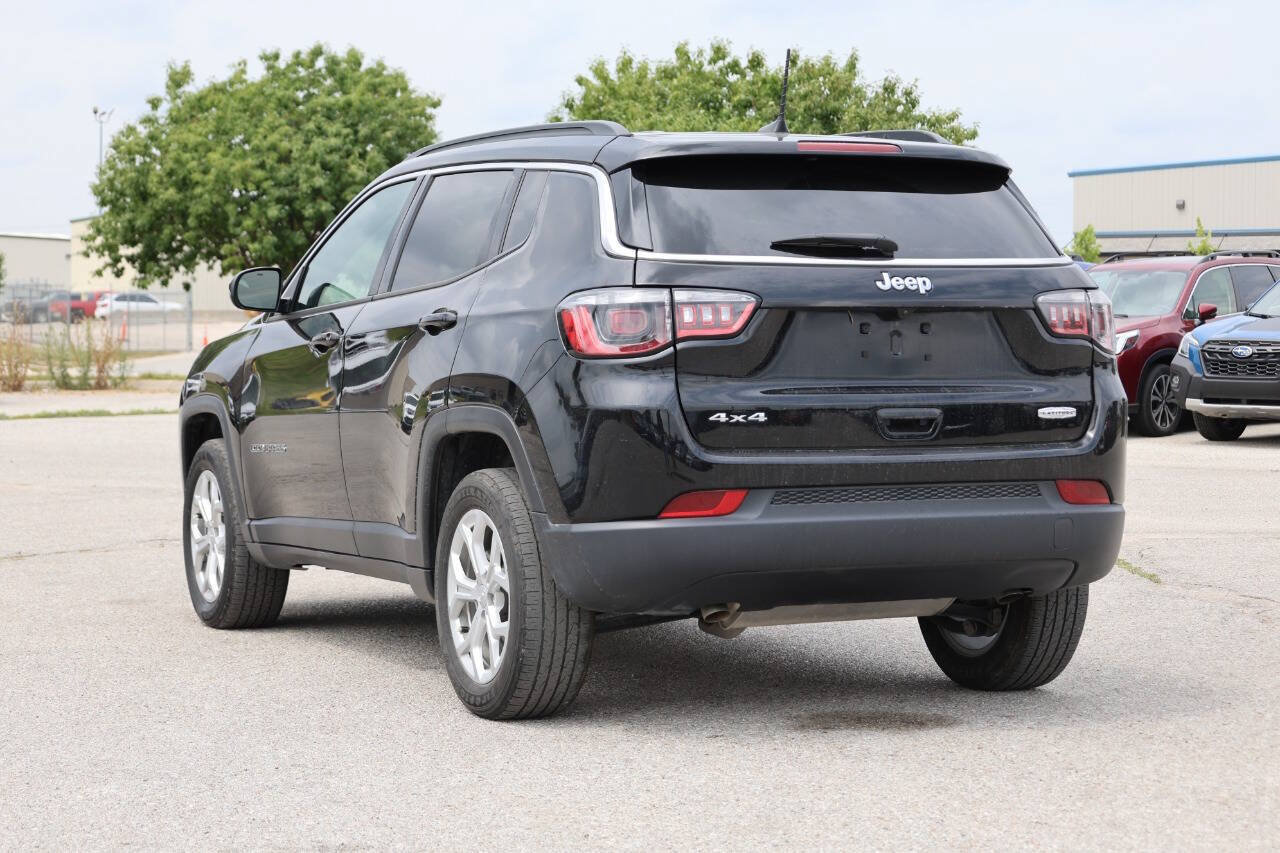 Used 2024 Jeep Compass Latitude AWD/4WD image 11