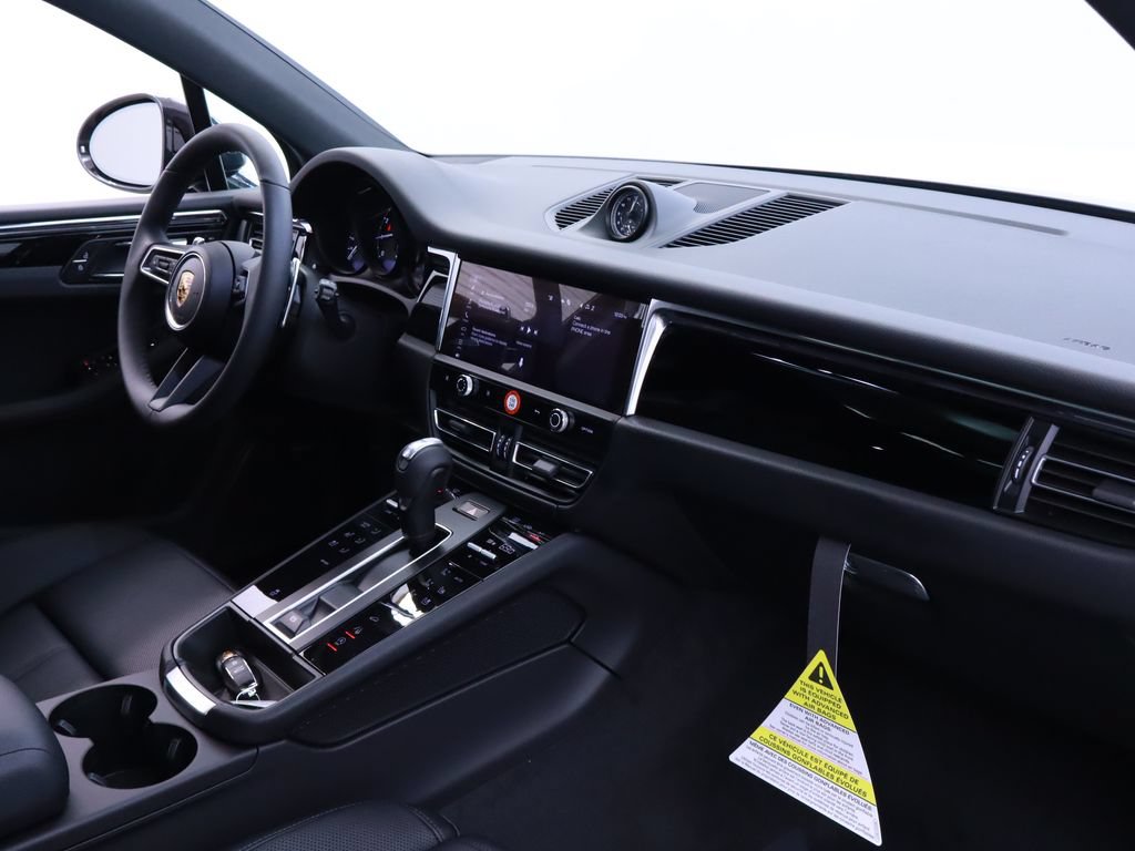 Used 2025 Porsche Macan AWD/4WD image 18