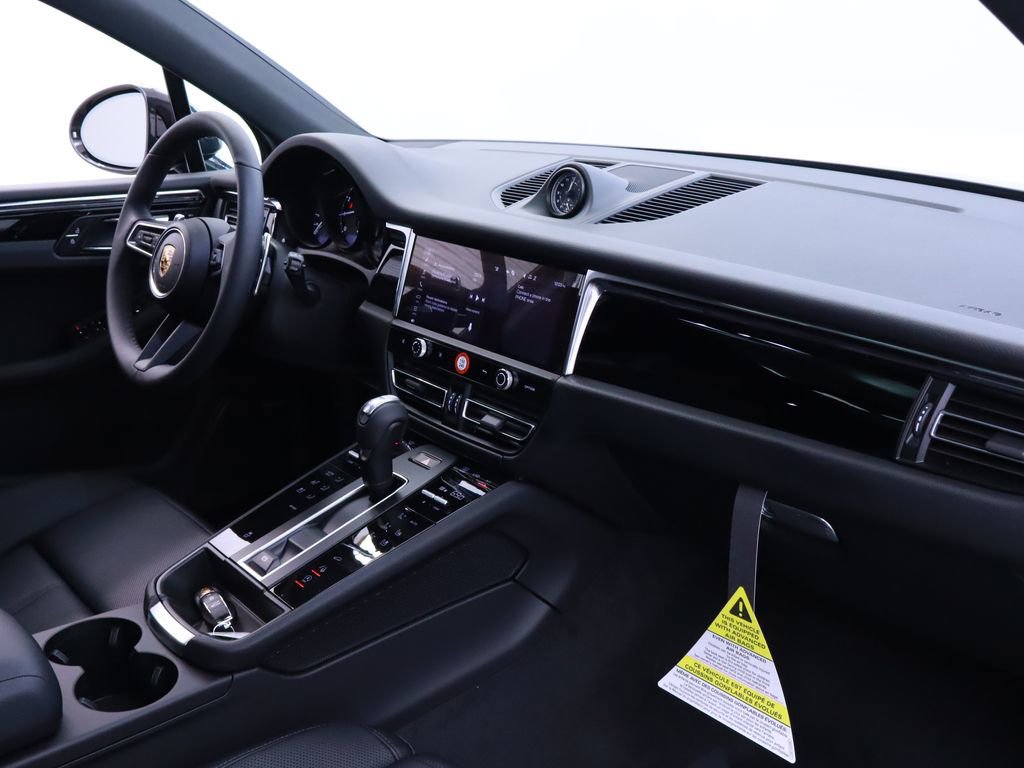 New 2025 Porsche Macan image 18