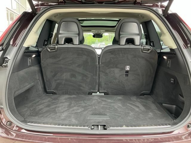 Certified 2025 Volvo XC90 B5 Plus AWD/4WD image 11