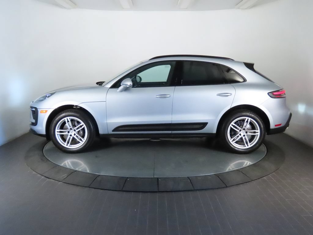 Certified 2026 Porsche Macan AWD/4WD image 2