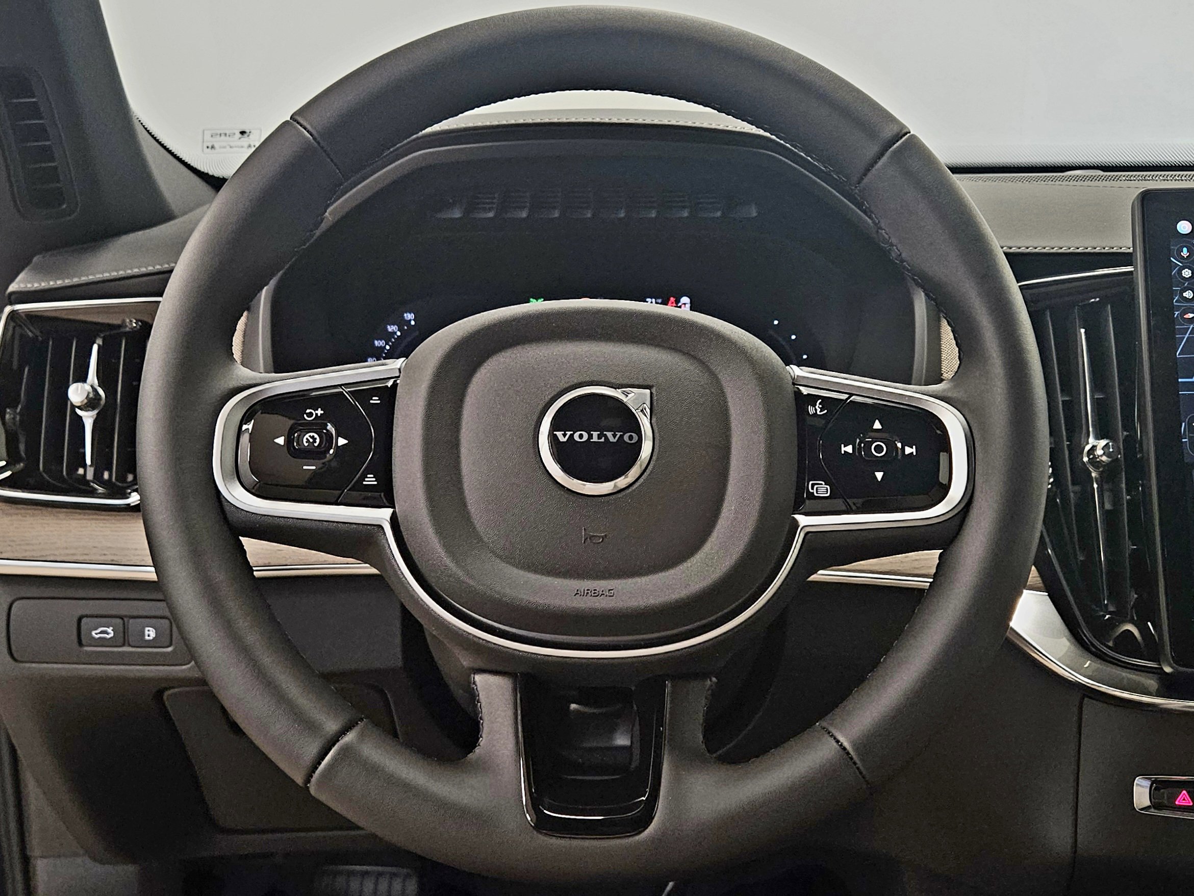 New 2026 Volvo XC90 T8 Plus w/ Protection Package AWD/4WD image 42
