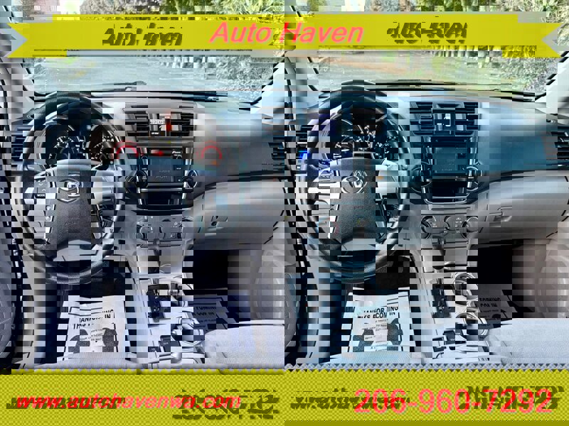 Used 2013 Toyota Highlander 4WD w/ Cold Weather Pkg image 9