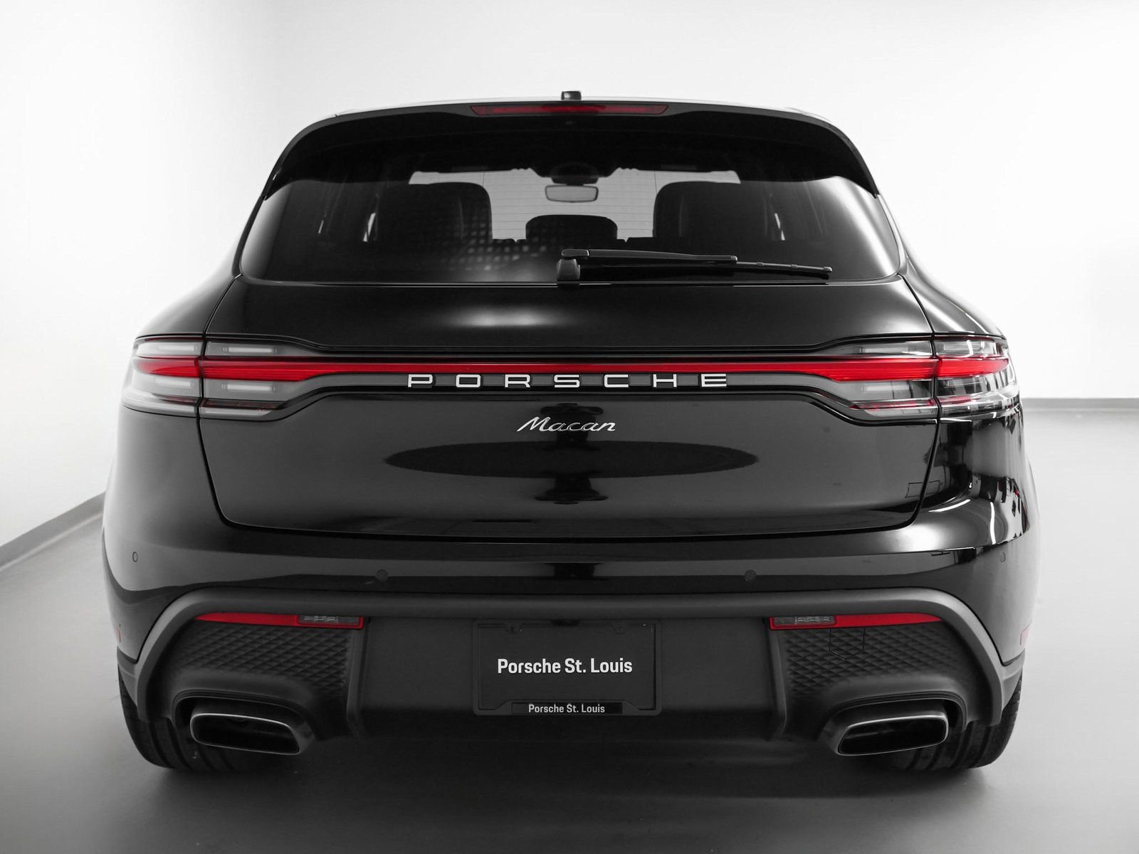 Certified 2025 Porsche Macan image 11