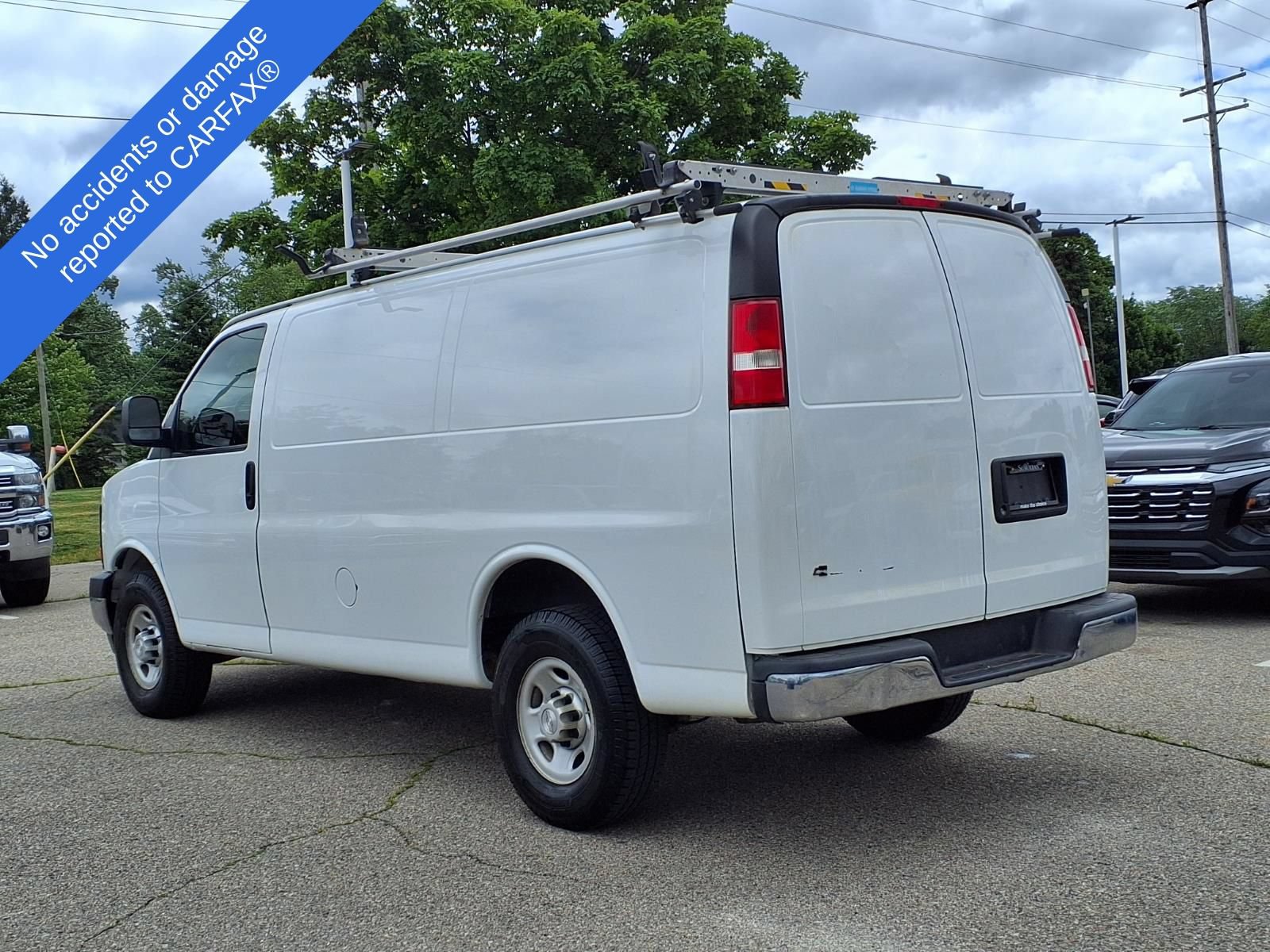 Used 2017 Chevrolet Express 2500 RWD image 8