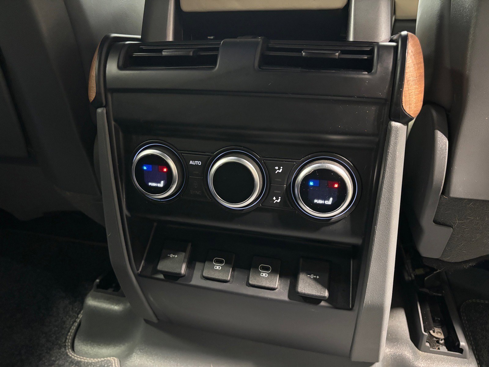 Used 2022 Land Rover Defender 110 X-Dynamic HSE AWD/4WD image 37