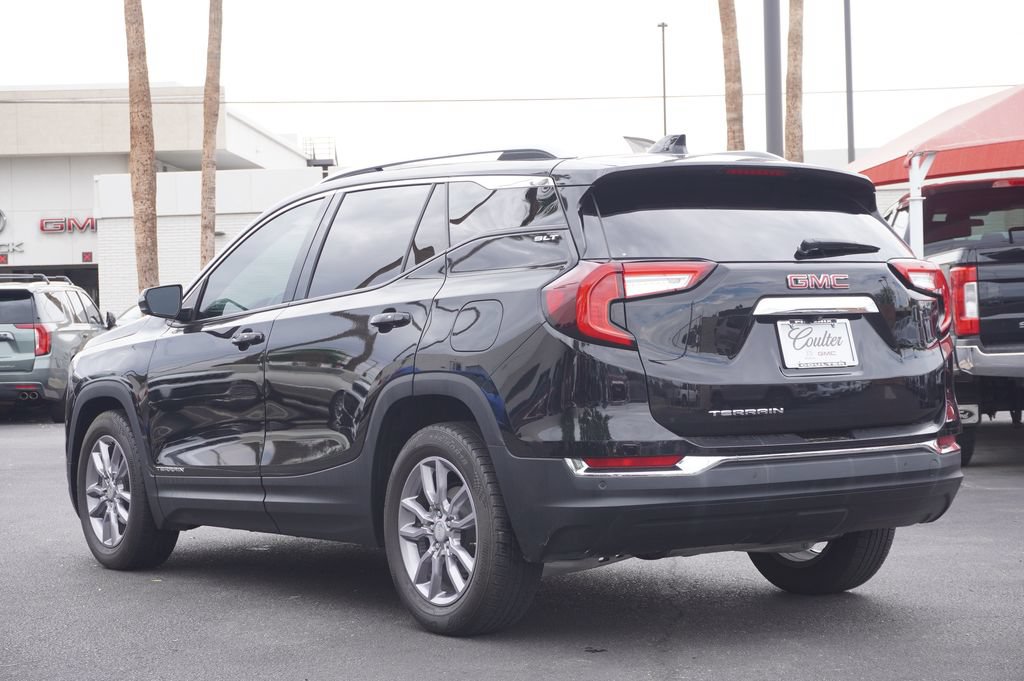Certified 2022 GMC Terrain SLT FWD image 3