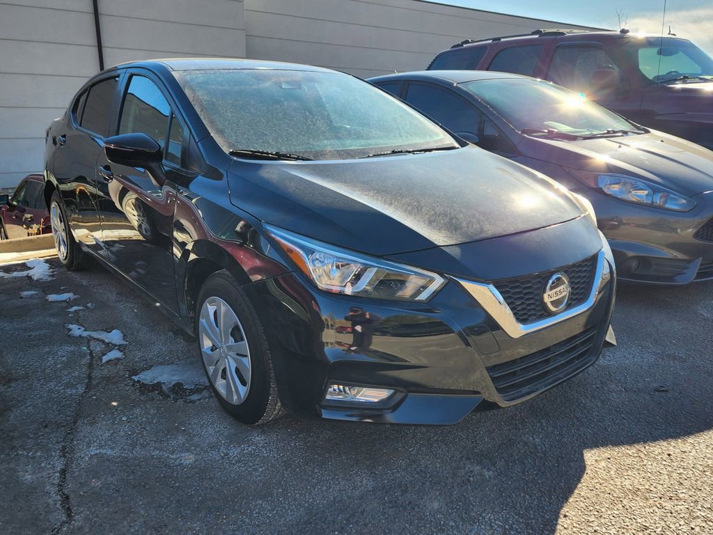 Used 2021 Nissan Versa SV image 3