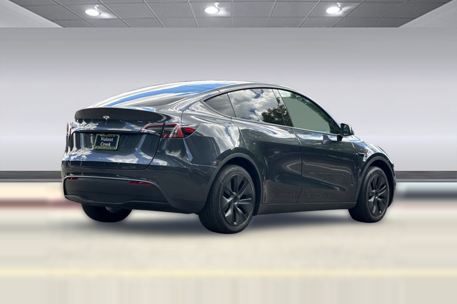 Used 2025 Tesla Model Y Long Range RWD image 8