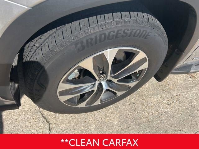 Used 2025 Toyota Highlander XLE image 3