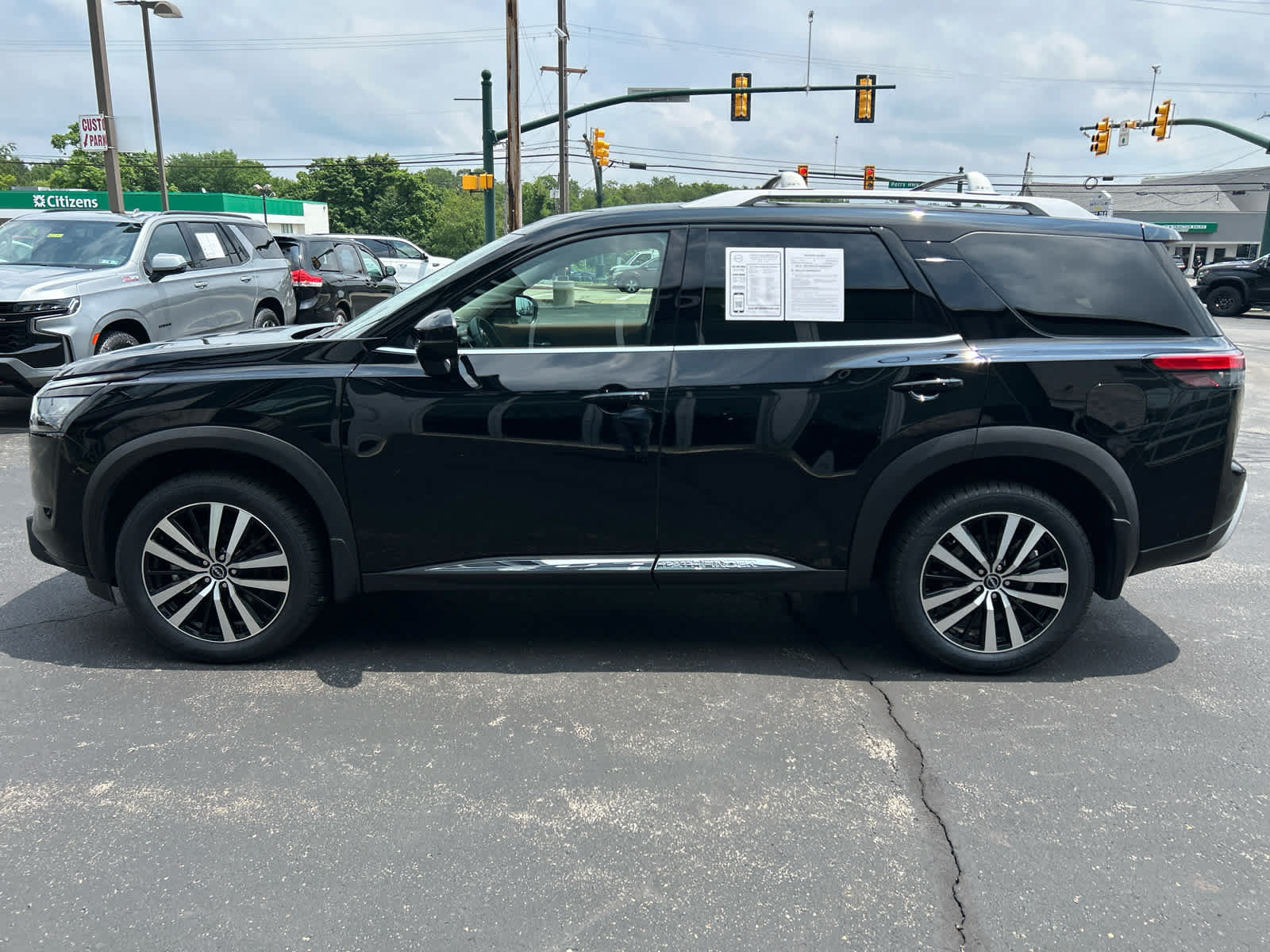 Certified 2025 Nissan Pathfinder Platinum AWD/4WD image 9