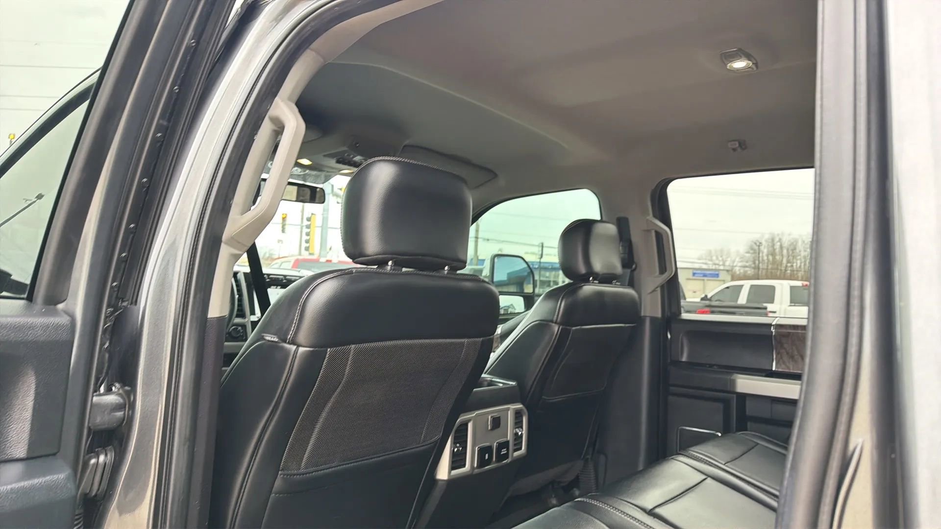 Used 2019 Ford F250 Lariat w/ Chrome Package image 55