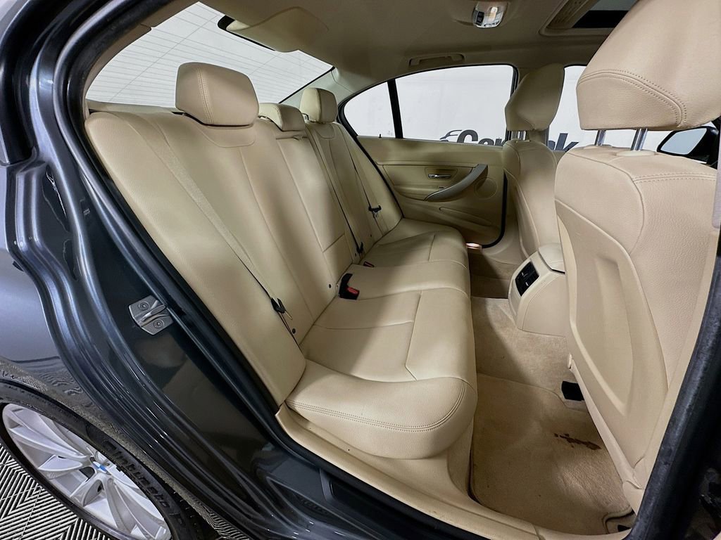 Used 2016 BMW 320i Sedan RWD image 32