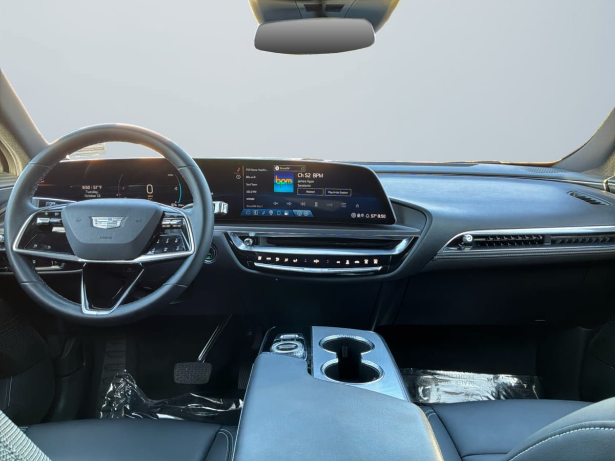 Used 2024 Cadillac Lyriq Tech RWD image 10