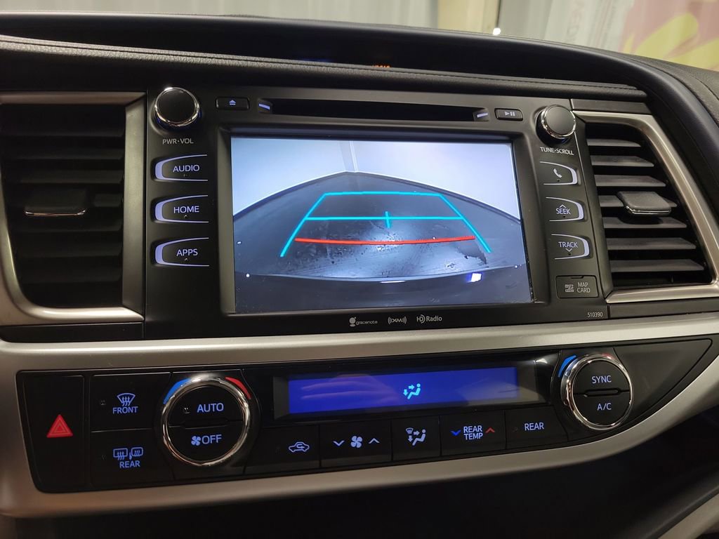 Used 2019 Toyota Highlander XLE AWD/4WD image 18