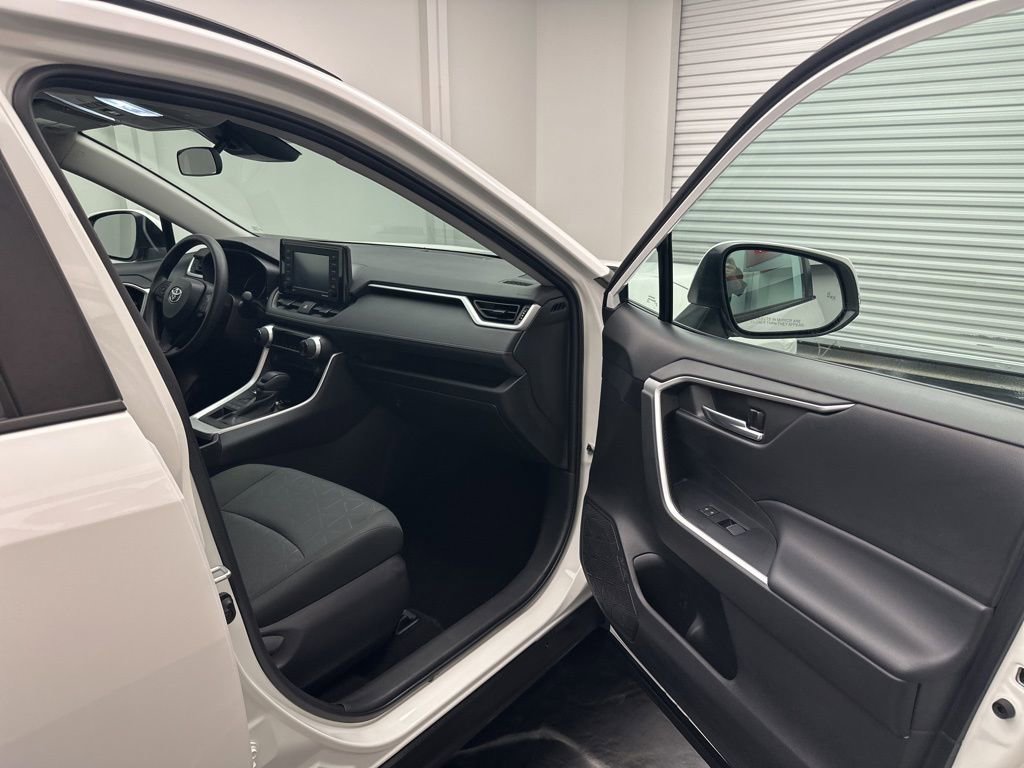 Used 2022 Toyota RAV4 XLE image 8