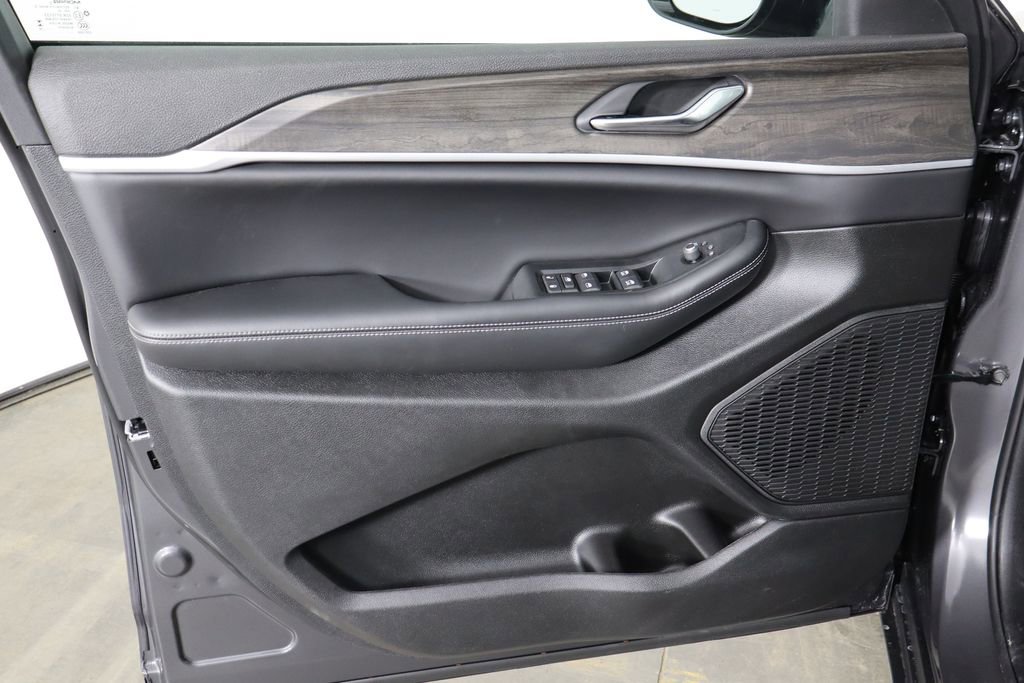 New 2026 Jeep Grand Cherokee Altitude image 20