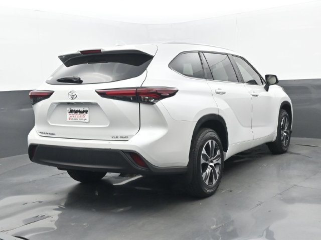 Used 2024 Toyota Highlander XLE AWD/4WD image 24