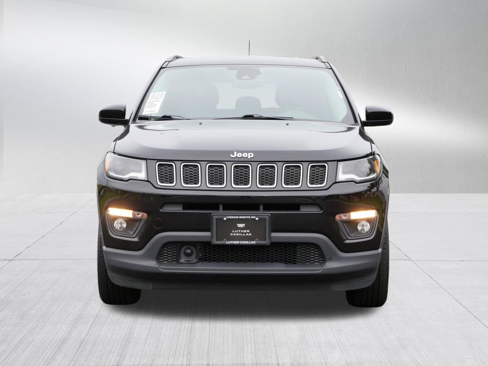 Used 2018 Jeep Compass Latitude w/ Popular Equipment Group AWD/4WD image 2