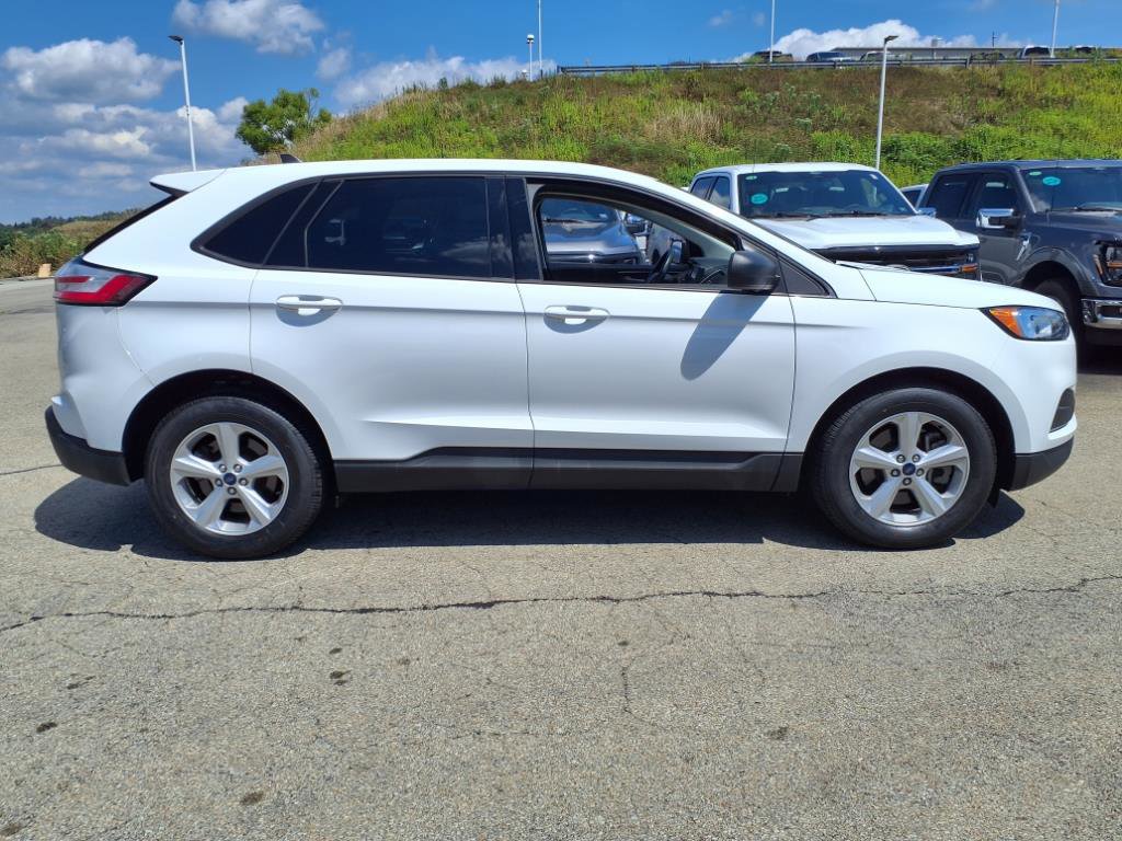 Certified 2022 Ford Edge SE image 2