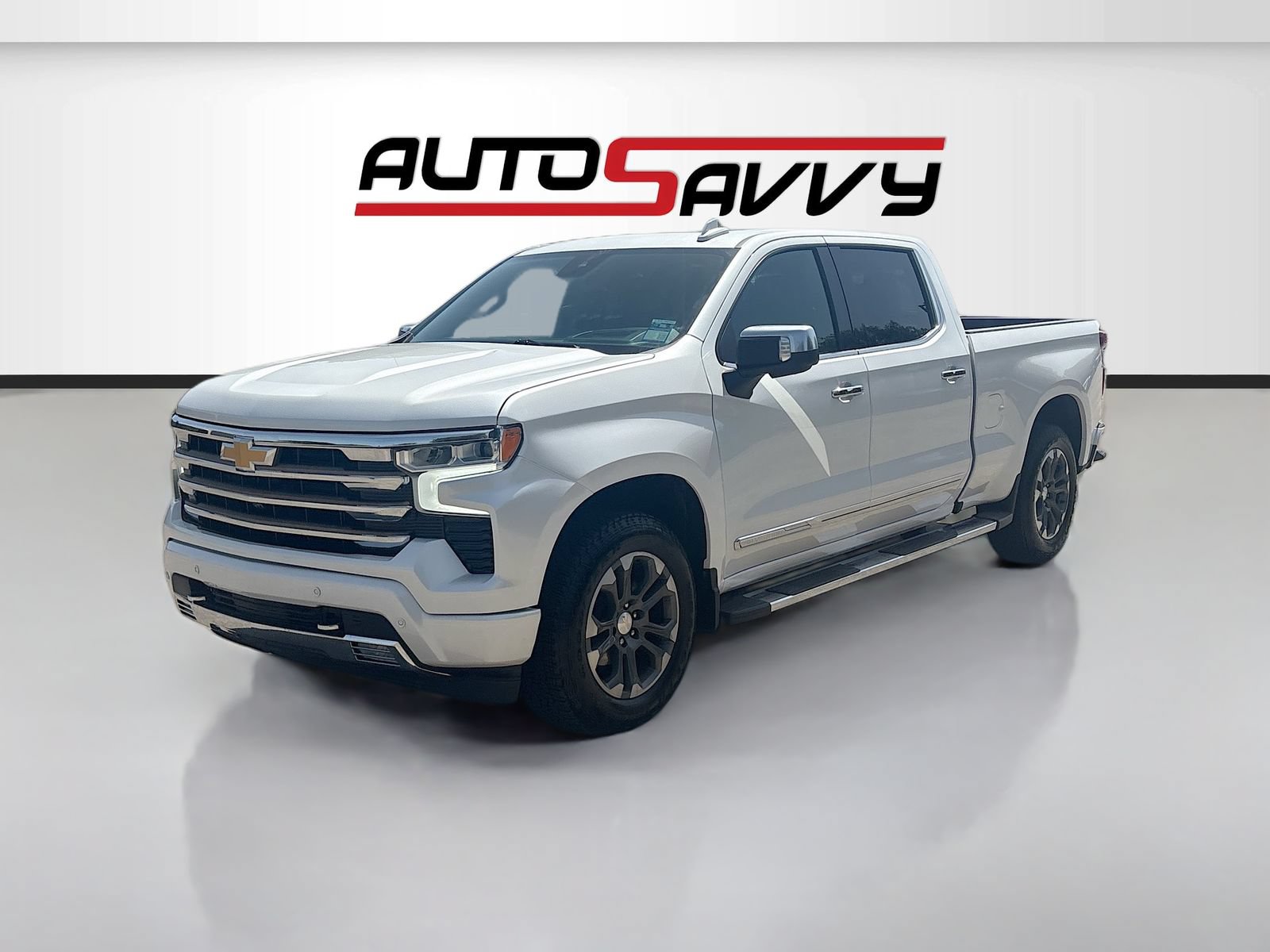 Used 2024 Chevrolet Silverado 1500 High Country w/ Technology Package AWD/4WD image 3
