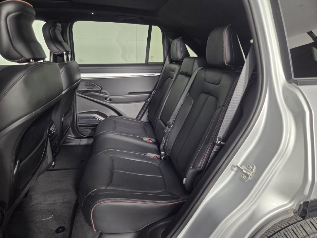 Used 2024 Jeep Wagoneer Launch Edition AWD/4WD image 23