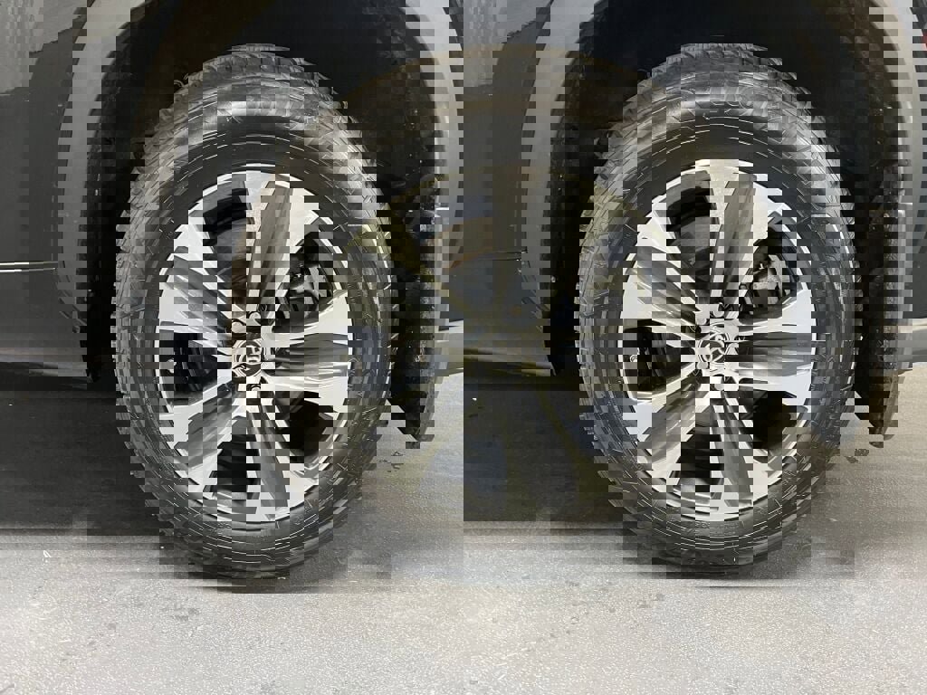 Used 2023 Toyota Highlander XLE image 21