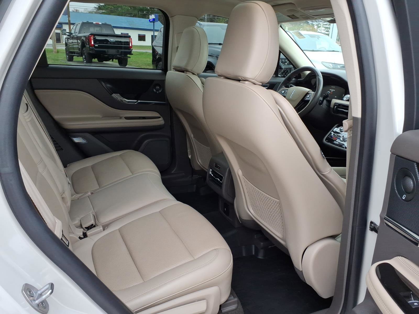 Used 2022 Lincoln Corsair Reserve w/ Equipment Group 201A image 9