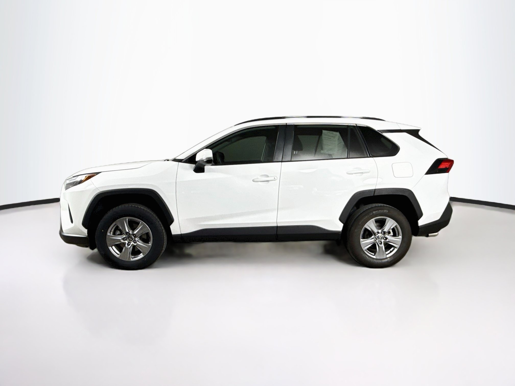 Used 2022 Toyota RAV4 XLE w/ Convenience Package FWD image 7