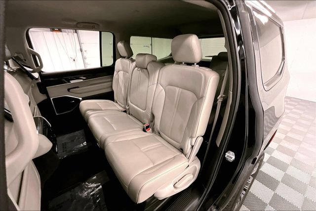 Used 2022 Jeep Wagoneer Series III w/ Rear Seat Video Group 1 AWD/4WD image 22