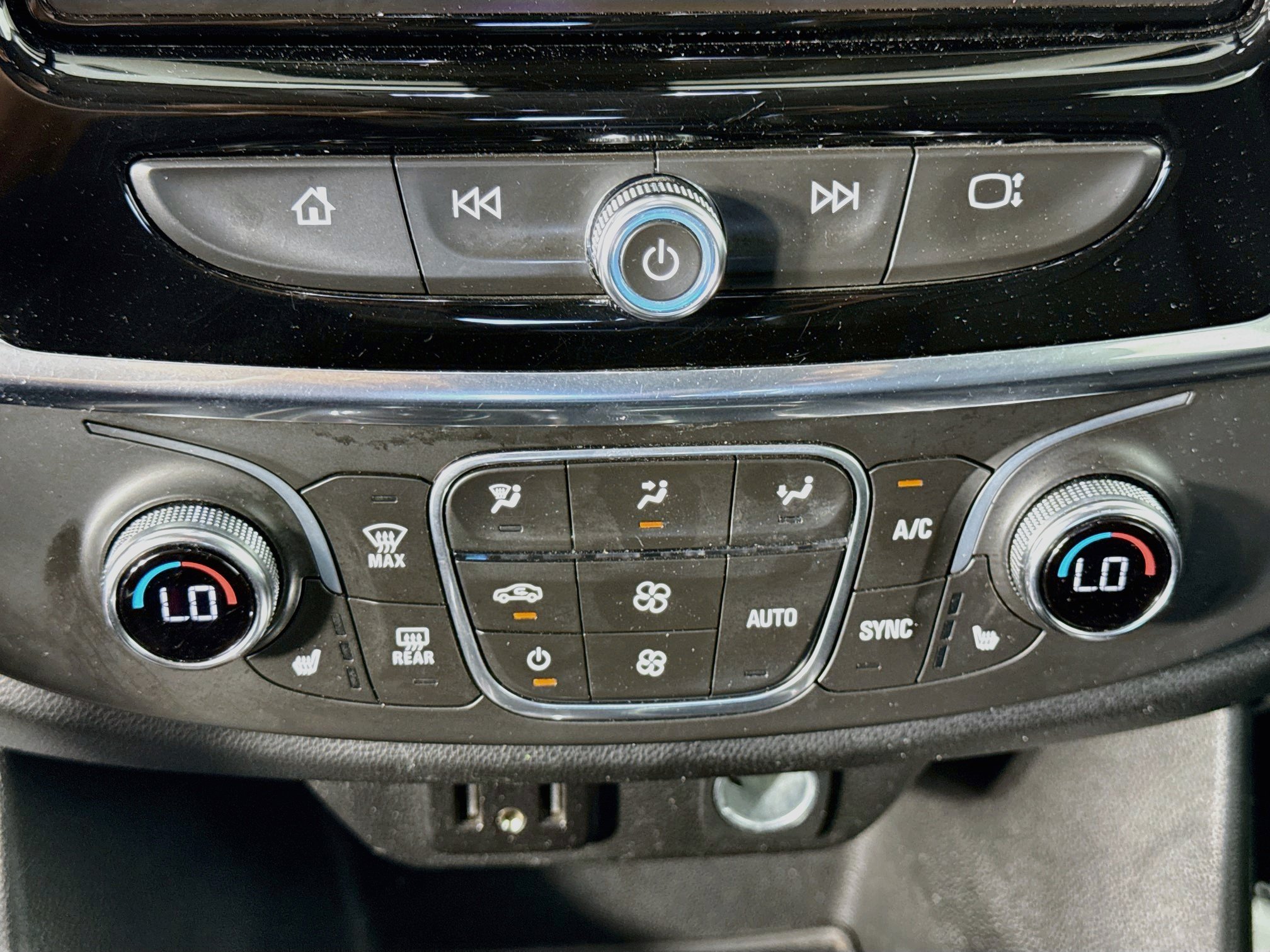Used 2020 Chevrolet Traverse LT FWD image 17