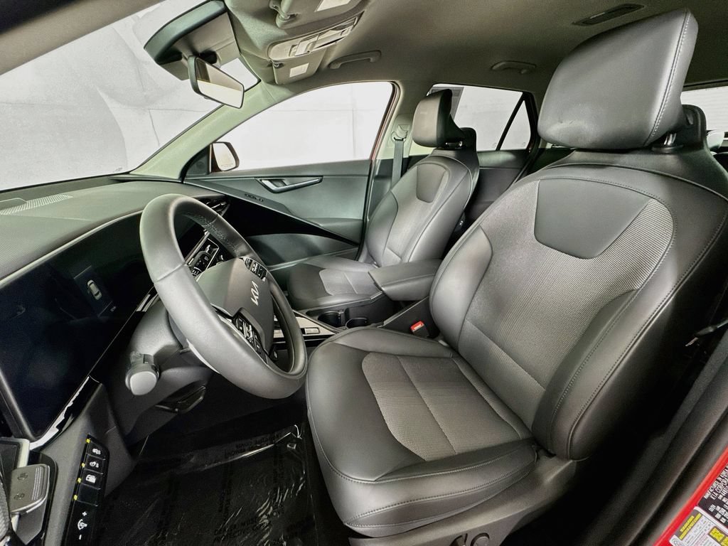 Used 2025 Kia Niro EX w/ EX Cold Weather Package FWD image 21