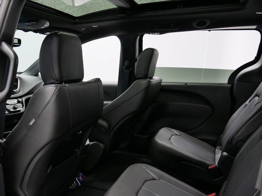 New 2026 Chrysler Pacifica Select AWD/4WD image 21