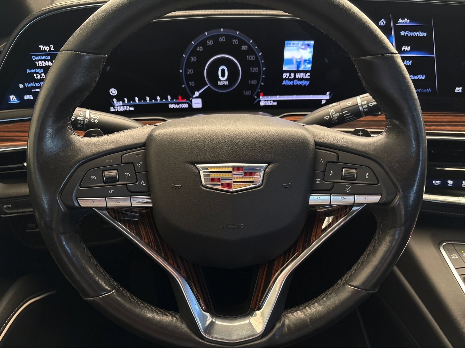 Used 2023 Cadillac Escalade ESV Luxury RWD image 19