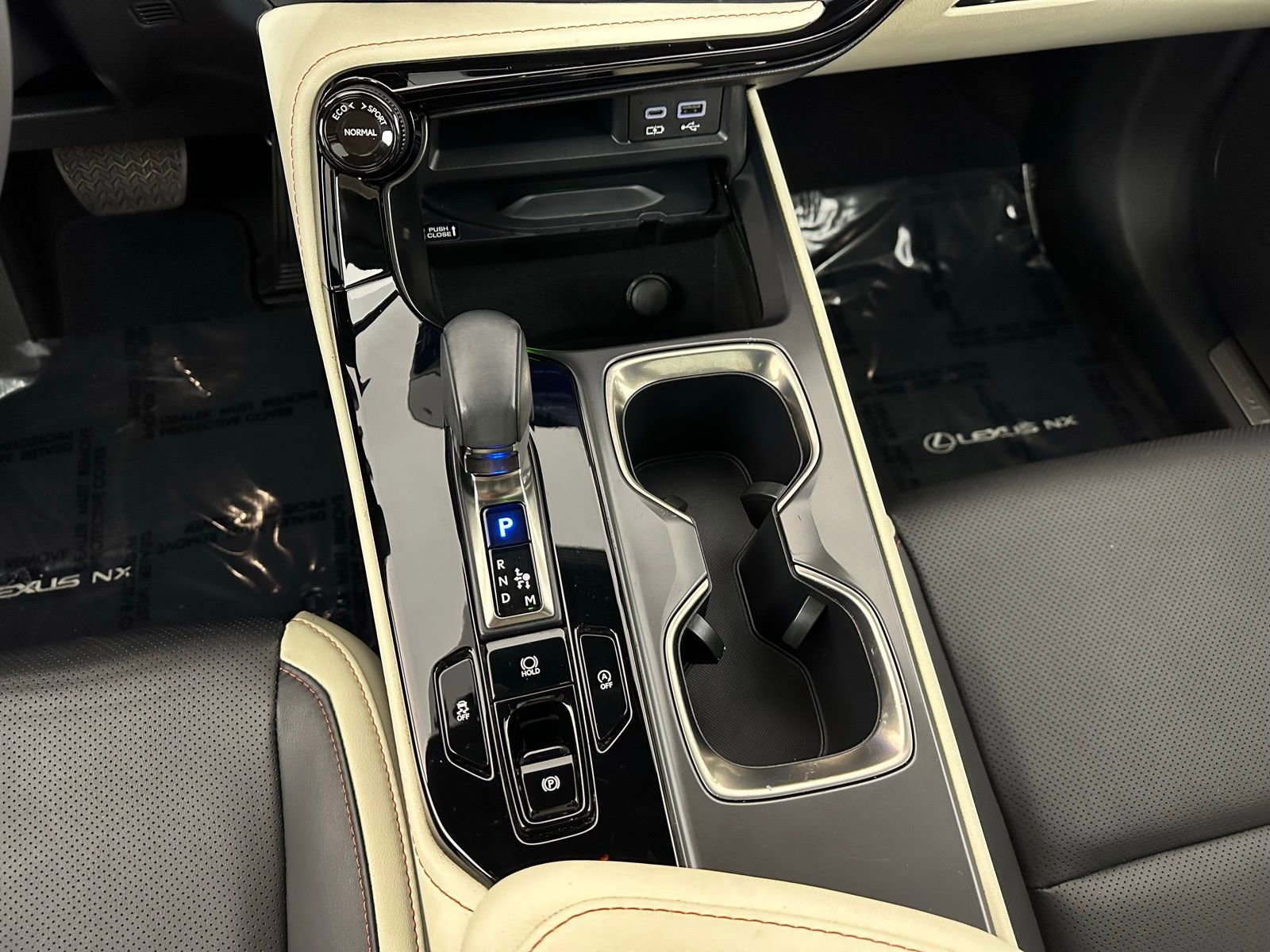 Used 2024 Lexus NX 250 FWD w/ Premium Package image 16