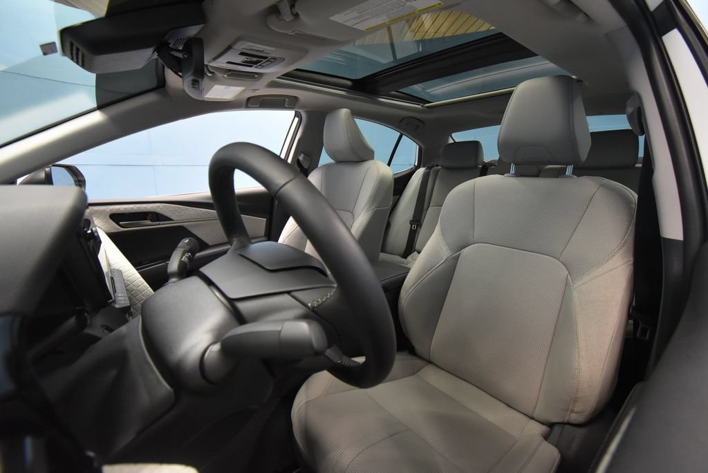 Used 2025 Toyota Camry XLE AWD/4WD image 21