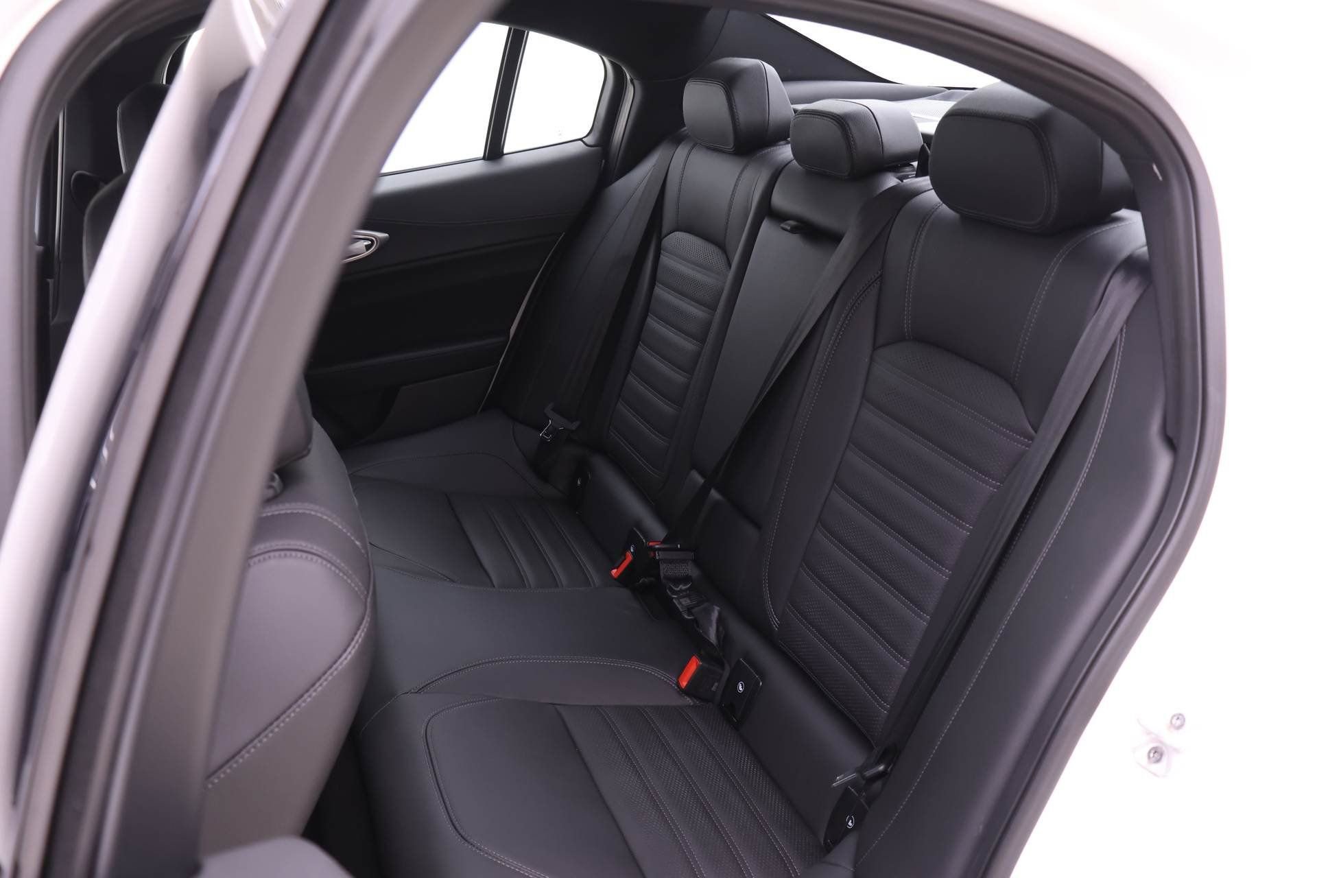 New 2025 Alfa Romeo Giulia AWD image 12